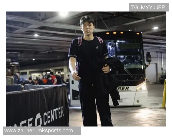 杨瀚森2场DNP，沦落第2排！湖人奇兵击退开拓者，曾令旭再批小杨